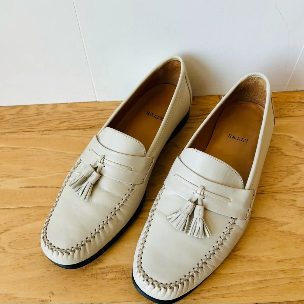 Bally Sanzio U Leather Loafer with Tassels size 11 D Cream Bone Made in Italy